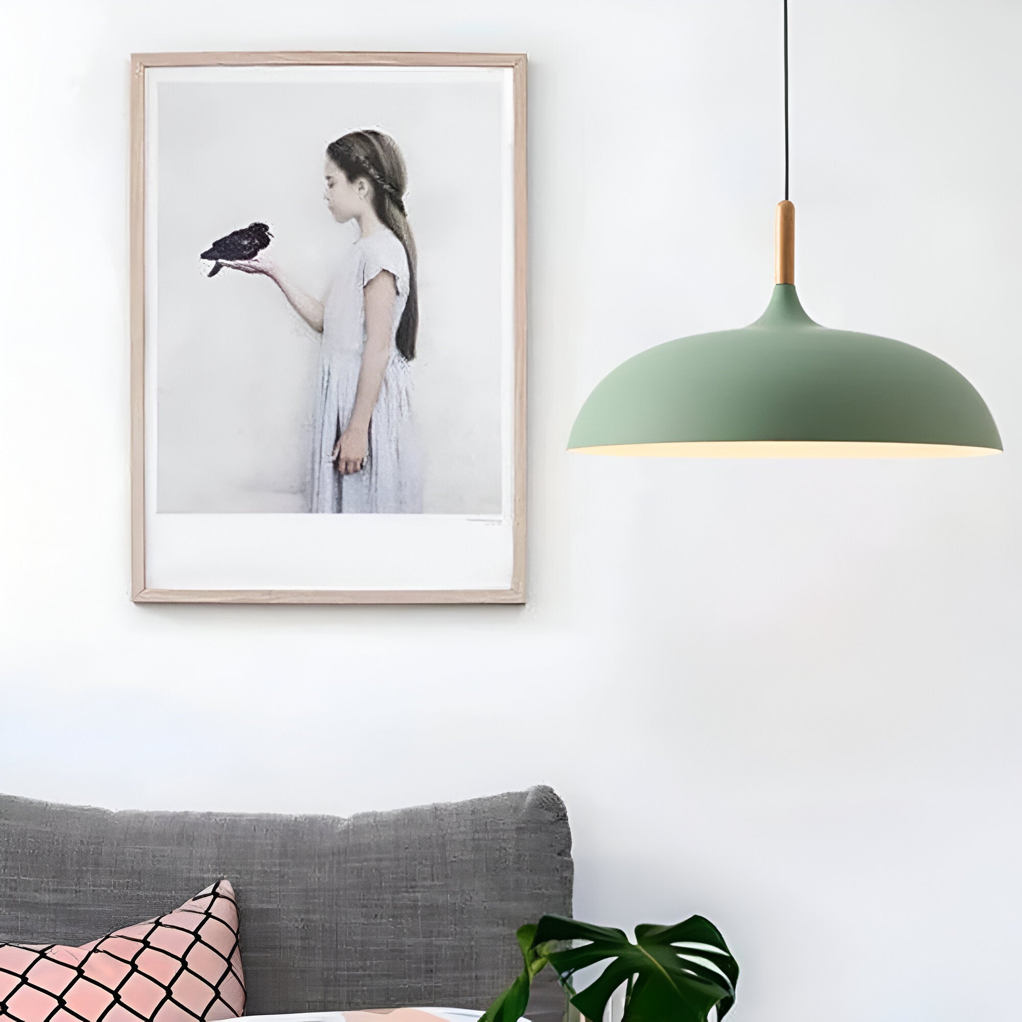 Lampa Wisząca Skandynawska z Okrągłym Kloszem i Drewnianym Akcentem
