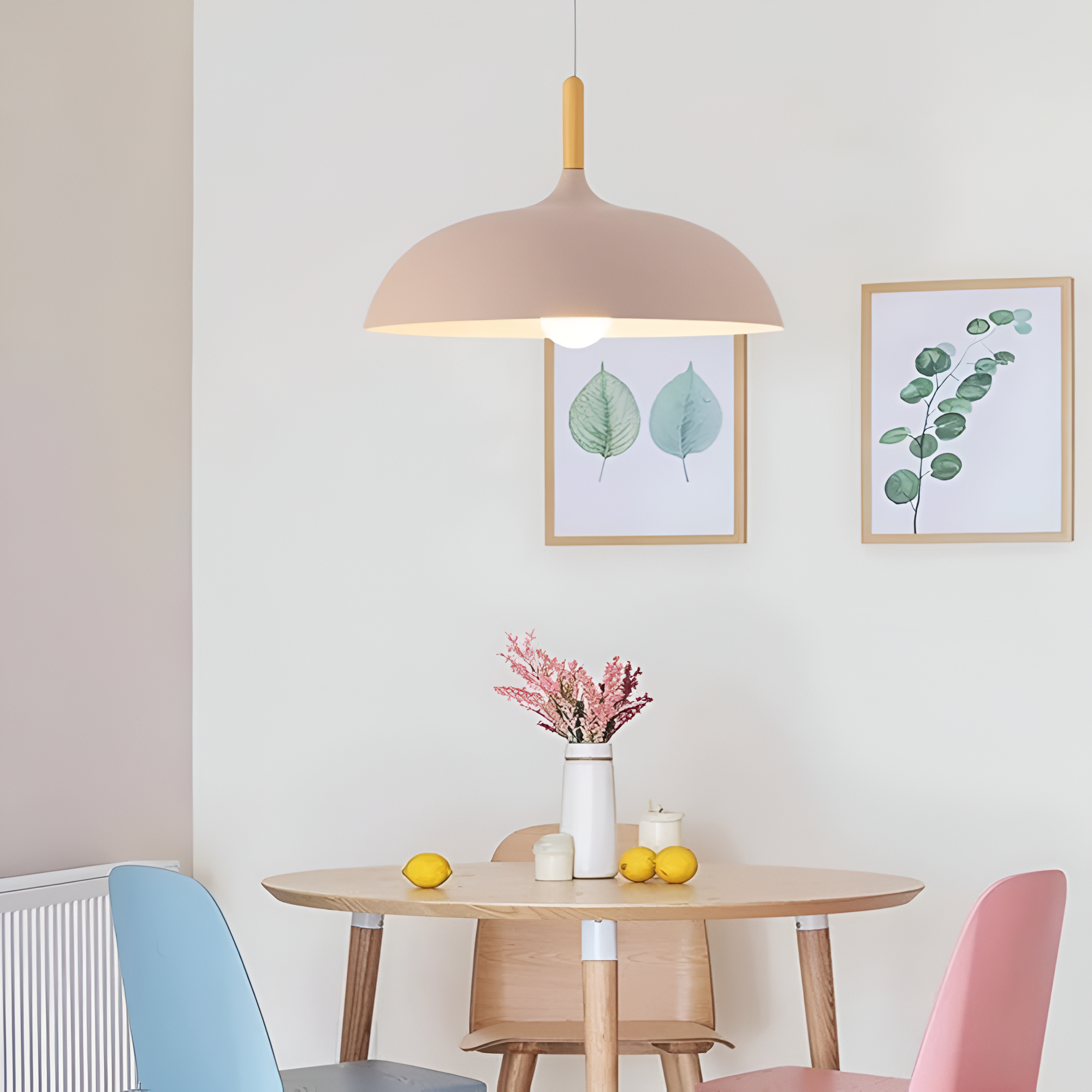 Lampa Wisząca Skandynawska z Okrągłym Kloszem i Drewnianym Akcentem