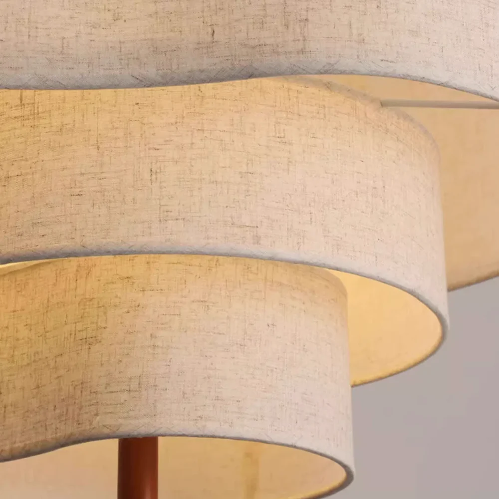 Lampa Wisząca Skandynawska z Trzema Poziomami Abażura i Drewnianym Detalem