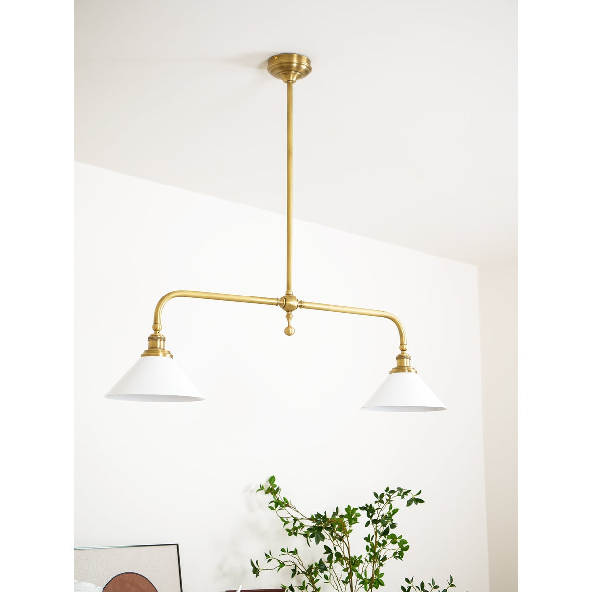 Lampa Wisząca Vintage z Dwiema Kloszami i Mosiężną Ramą