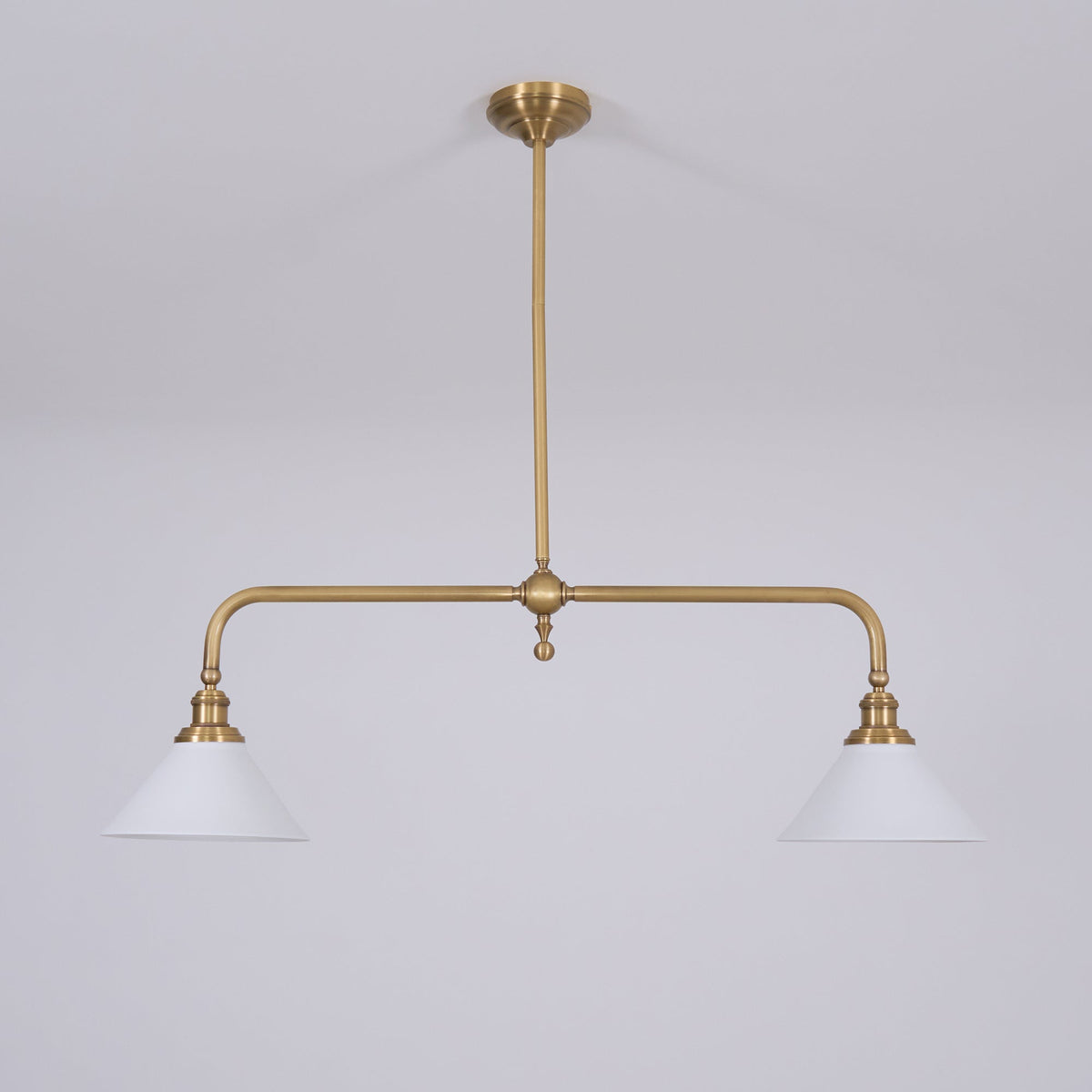 Lampa Wisząca Vintage z Dwiema Kloszami i Mosiężną Ramą
