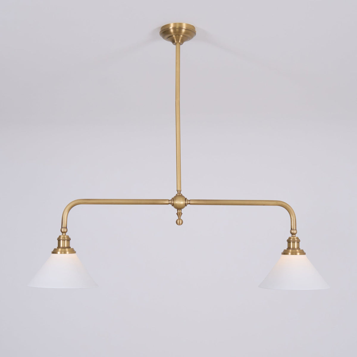 Lampa Wisząca Vintage z Dwiema Kloszami i Mosiężną Ramą