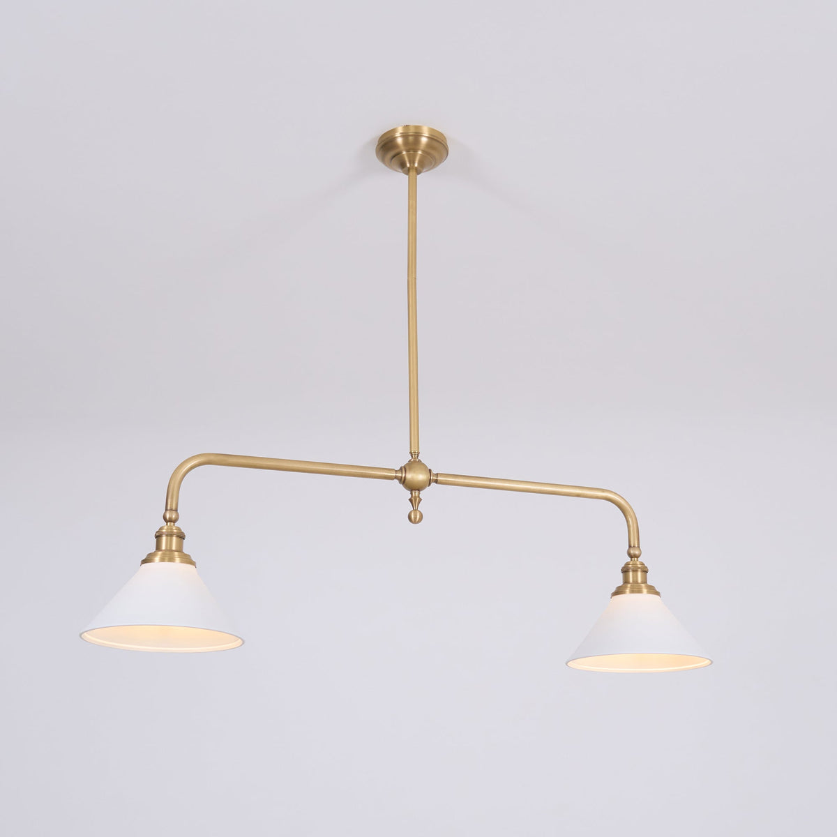Lampa Wisząca Vintage z Dwiema Kloszami i Mosiężną Ramą
