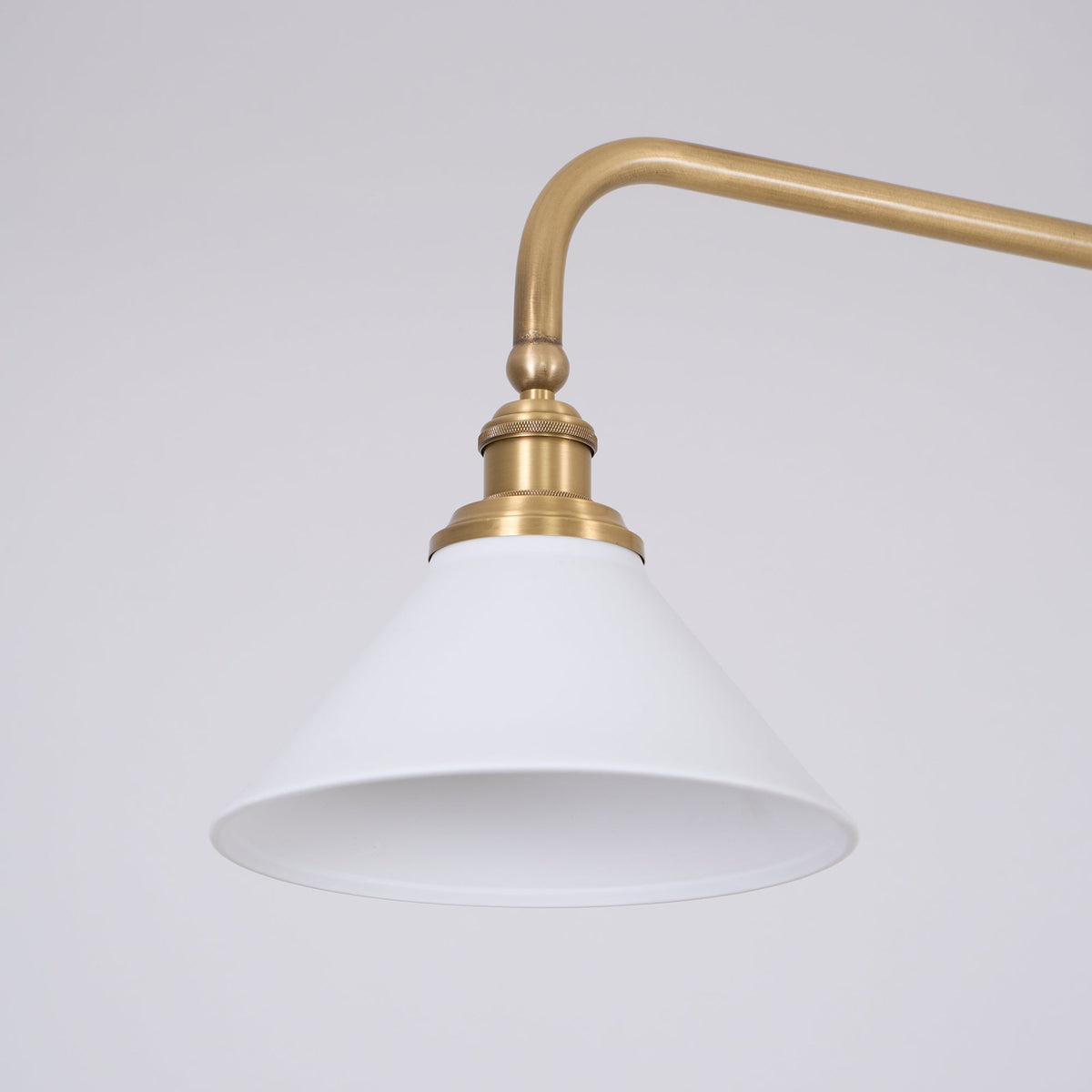 Lampa Wisząca Vintage z Dwiema Kloszami i Mosiężną Ramą