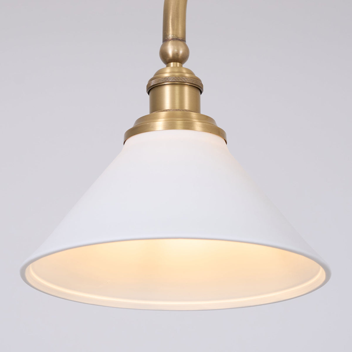 Lampa Wisząca Vintage z Dwiema Kloszami i Mosiężną Ramą