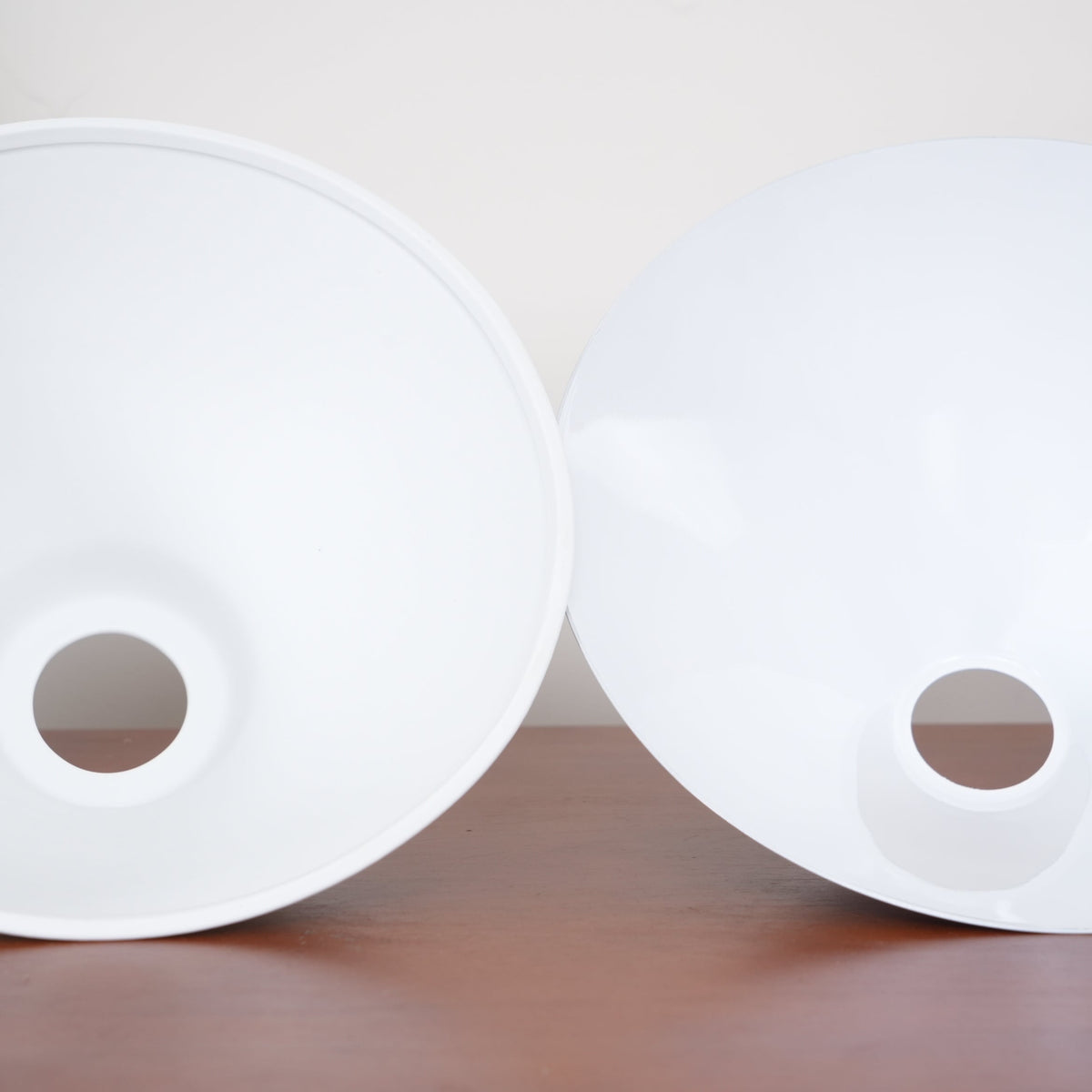 Lampa Wisząca Vintage z Dwiema Kloszami i Mosiężną Ramą