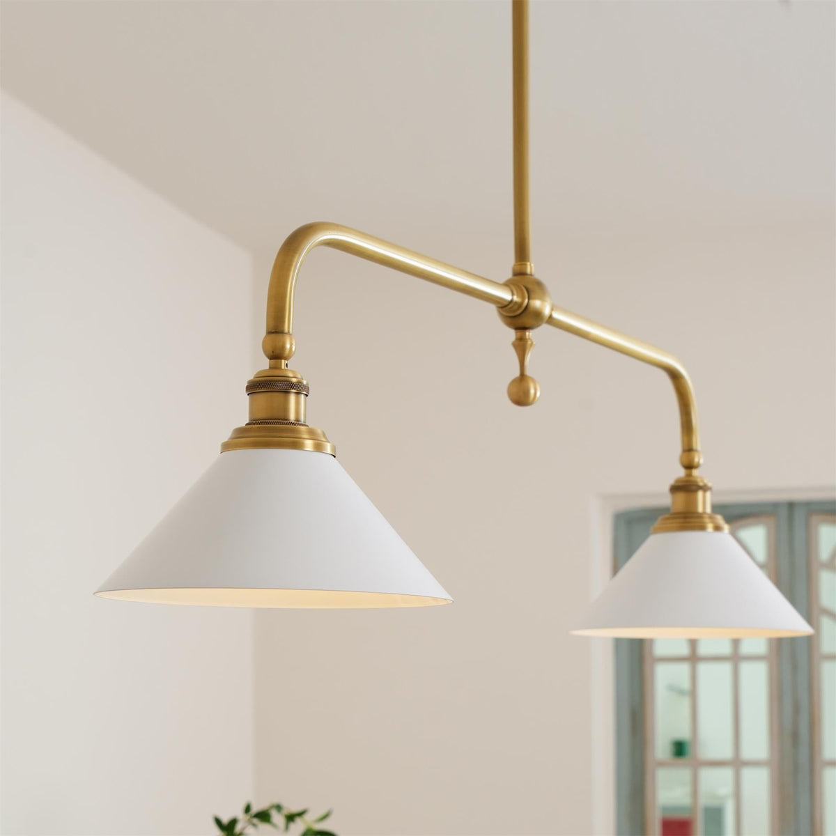 Lampa Wisząca Vintage z Dwiema Kloszami i Mosiężną Ramą