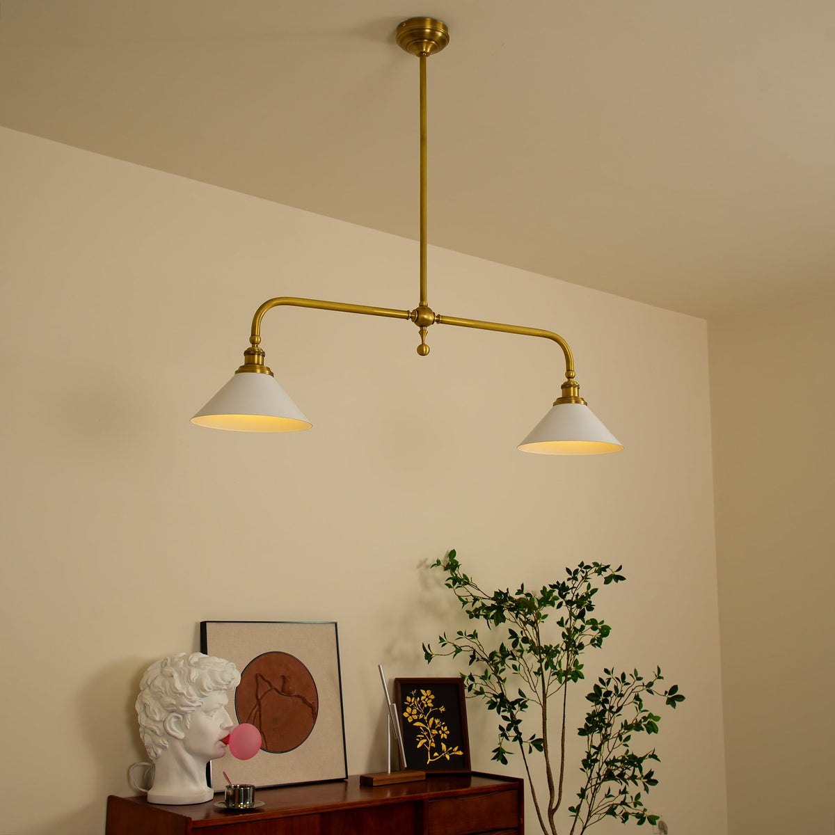 Lampa Wisząca Vintage z Dwiema Kloszami i Mosiężną Ramą