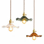 Lampa Wisząca Vintage z Kwiatowym Kloszem Szklanym i Mosiężną Oprawą