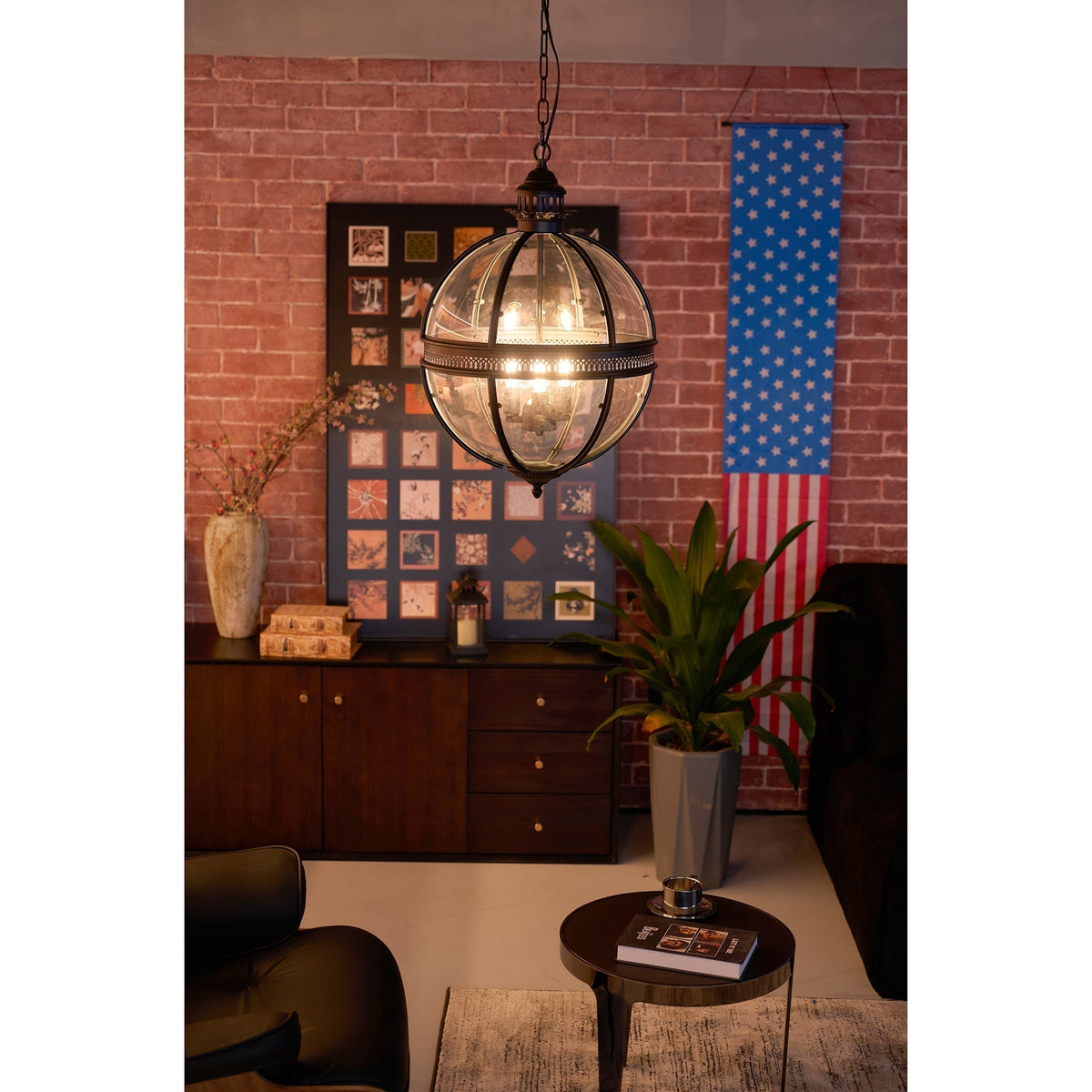 Lampa Wisząca Vintage z Okrągłym Kloszem Szklanym i Dekoracyjną Ramą