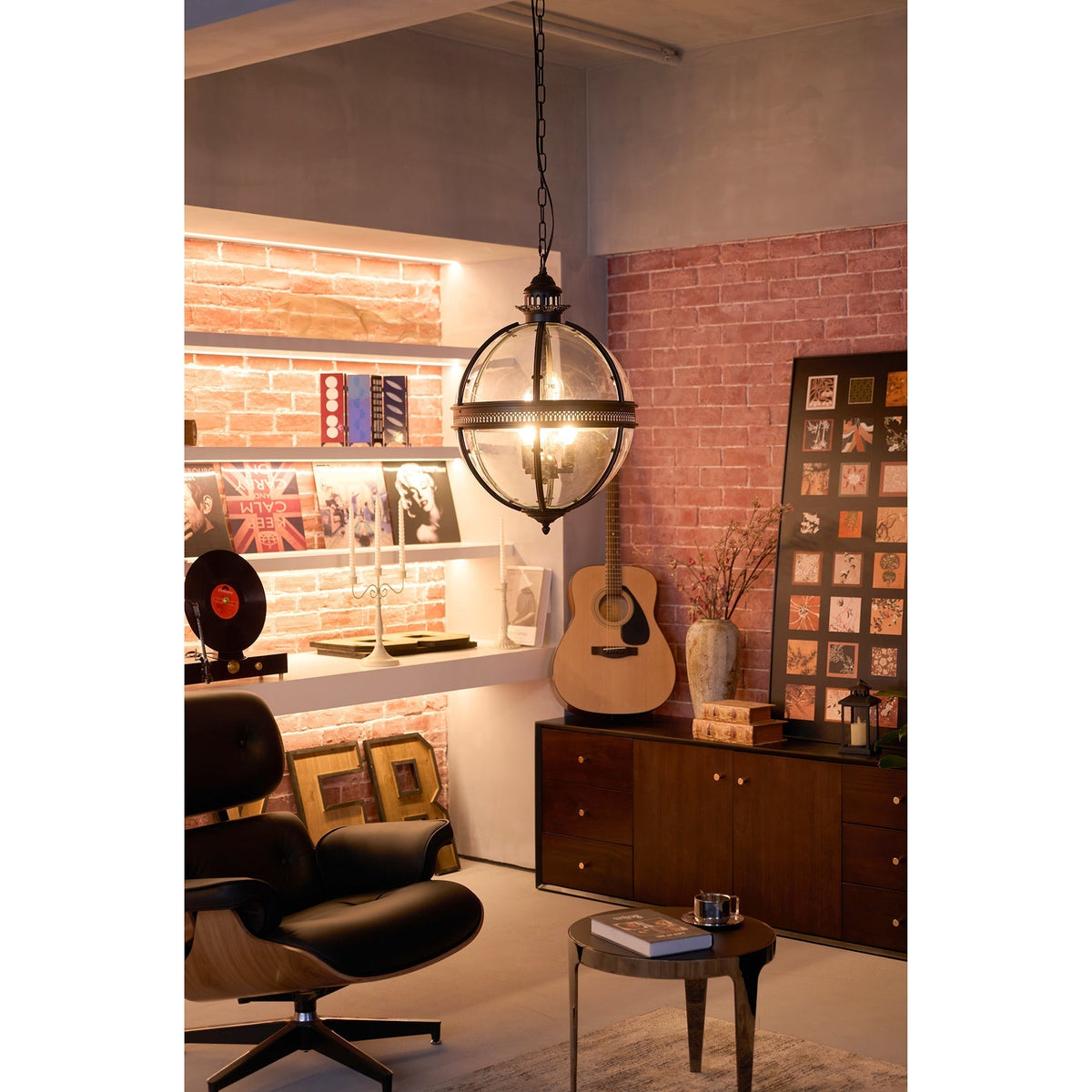 Lampa Wisząca Vintage z Okrągłym Kloszem Szklanym i Dekoracyjną Ramą