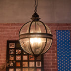 Lampa Wisząca Vintage z Okrągłym Kloszem Szklanym i Dekoracyjną Ramą