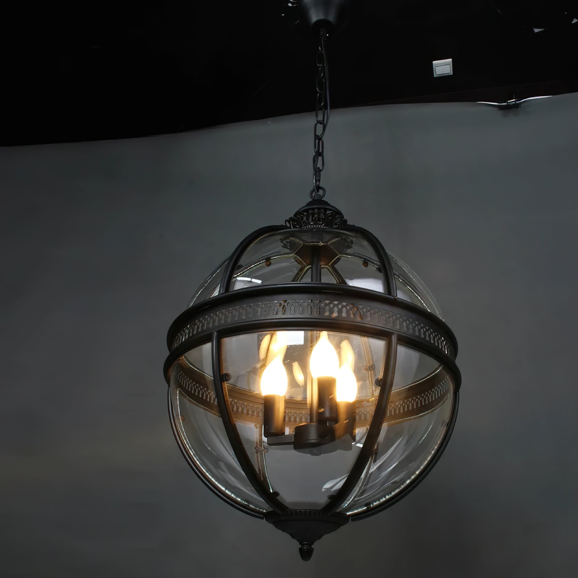 Lampa Wisząca Vintage z Okrągłym Kloszem Szklanym na Łańcuchu