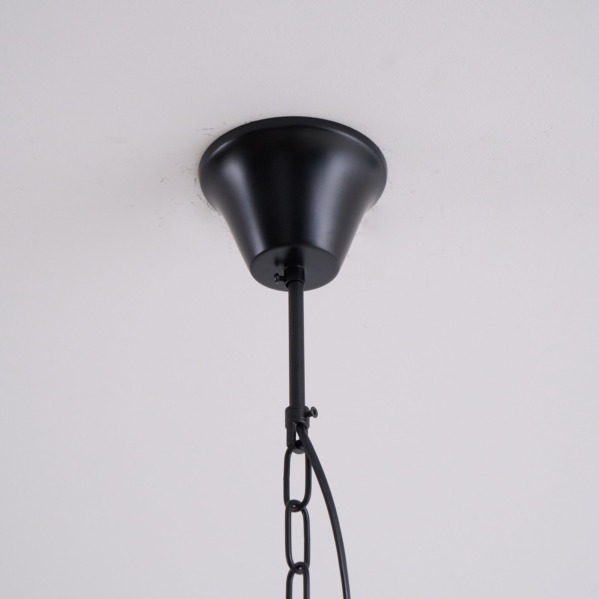 Lampa Wisząca Vintage z Okrągłym Kloszem Szklanym na Łańcuchu