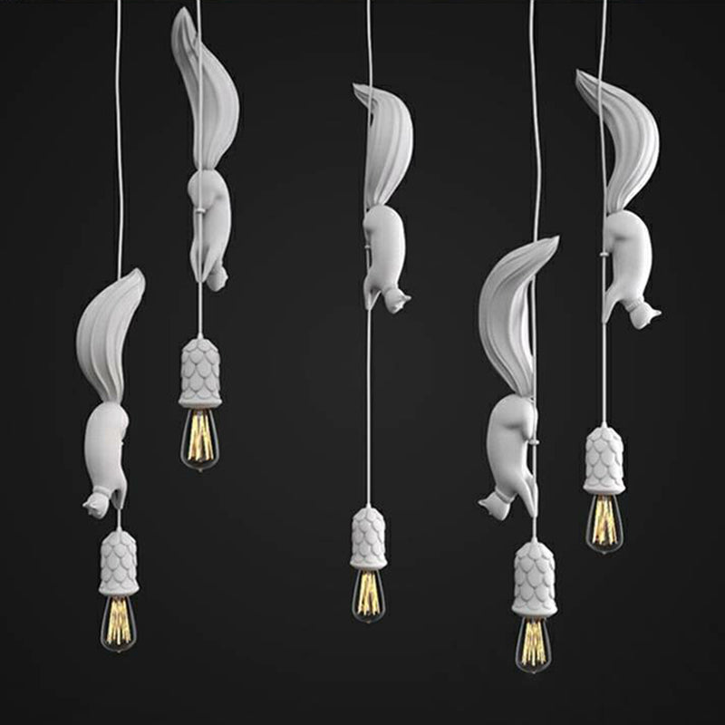 Lampa Wisząca z Figurką Wiewiórki Art Deco z Szyszką