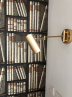 Nowoczesny Kinkiet z Regulowanym Ramieniem i Oświetleniem LED