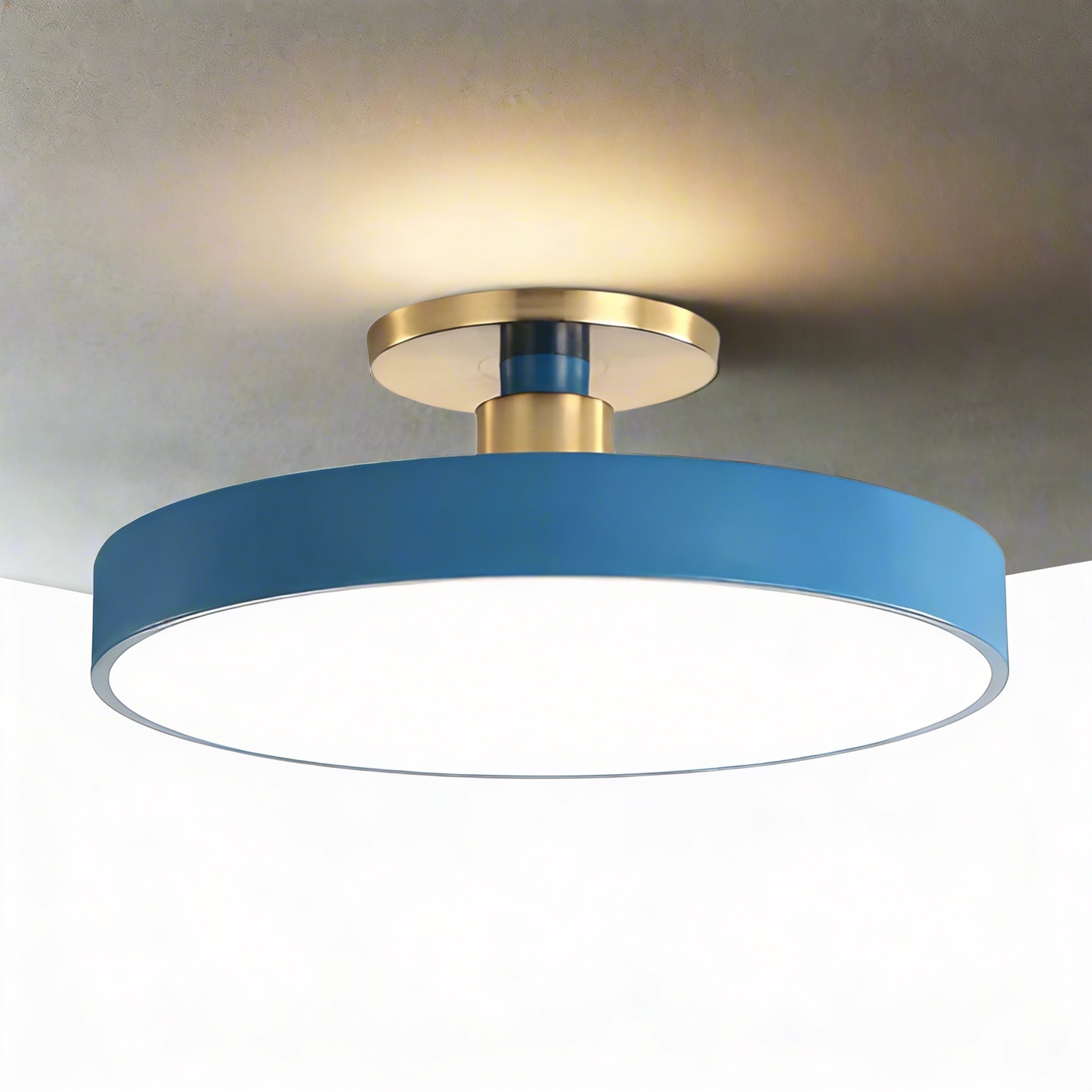 Okrągła Lampa Sufitowa LED w Stylu Skandynawskim ze Złotym Mocowaniem