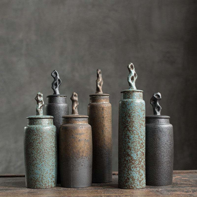 Pojemnik na Herbatę Ceramiczny z Rzeźbioną Pokrywką w Stylu Wabi-Sabi