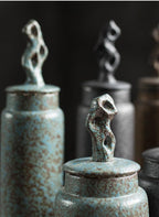 Pojemnik na Herbatę Ceramiczny z Rzeźbioną Pokrywką w Stylu Wabi-Sabi