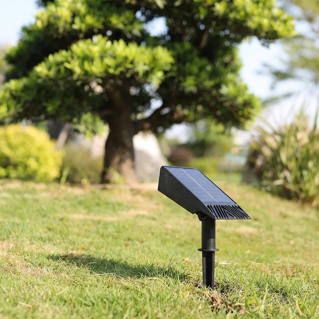 Solarna Lampa Ogrodowa na Szpilce z Regulowanym Zoomem i Oświetleniem Kierunkowym